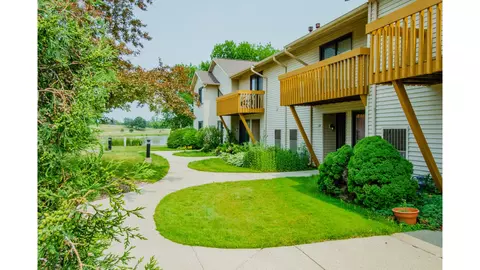 15 Constitution Ct, Vernon Hills, IL 60061
