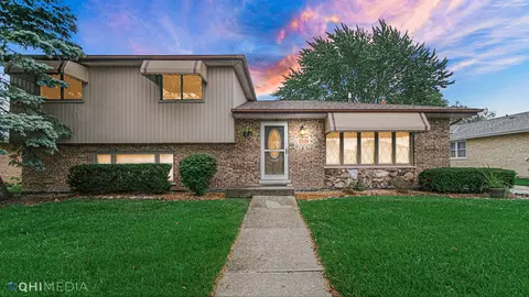 16507 Blossom Ln, Tinley Park, IL 60487