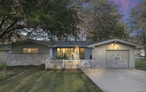 25 N Alleghany Rd, Grayslake, IL 60030