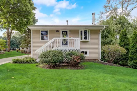 19429 W Fairview Dr, Mundelein, IL 60060