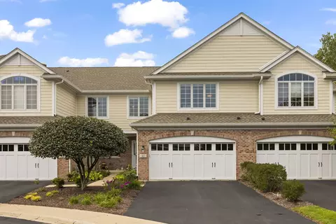 82 Waters Edge Ct, Glen Ellyn, IL 60137
