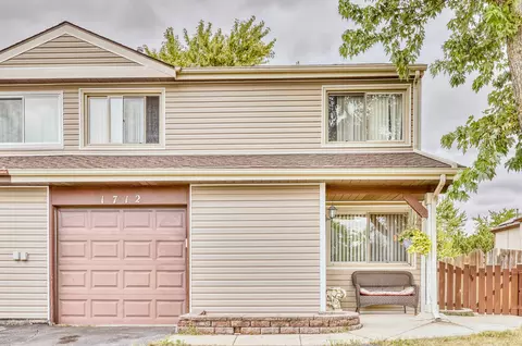 1712 De Forest Ln, Hanover Park, IL 60133