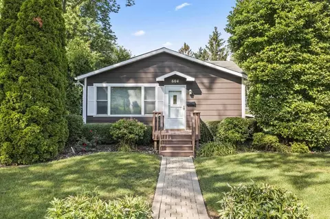 604 W Courtland St, Mundelein, IL 60060