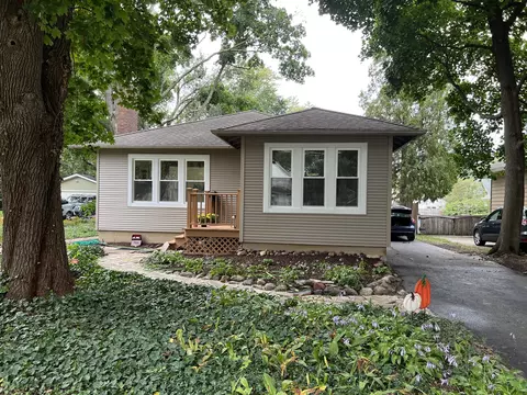 80 Pomeroy Ave, Crystal Lake, IL 60014