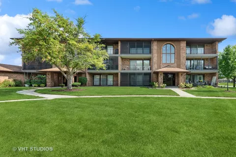 8824 W 140th St #204, Orland Park, IL 60462