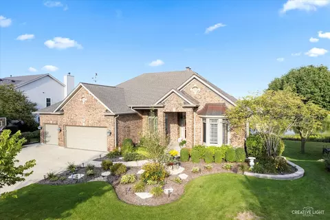 905 Elm St, Sugar Grove, IL 60554
