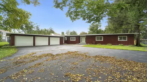 302 Fredrick Ave, Mount Morris, IL 61054