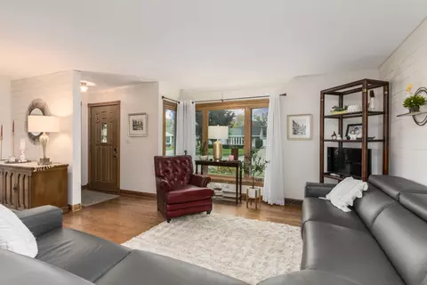 1275 Dennis Pl, Des Plaines, IL 60018 photo 3