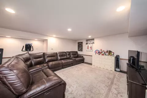 1275 Dennis Pl, Des Plaines, IL 60018 photo 17