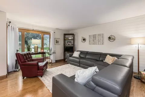 1275 Dennis Pl, Des Plaines, IL 60018 photo 5