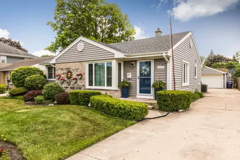 1275 Dennis Pl, Des Plaines, IL 60018 photo 2