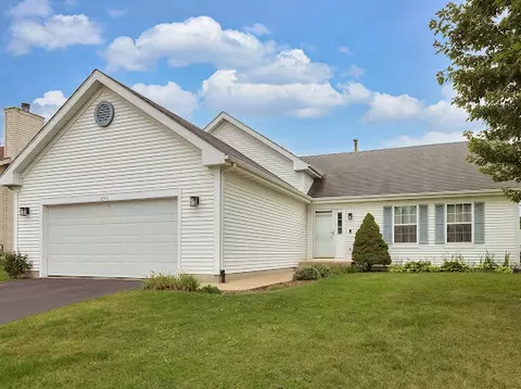 2345 Oakwood Dr, Belvidere, IL 61008