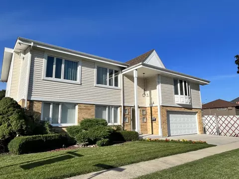 10128 Ivanhoe Ave, Schiller Park, IL 60176