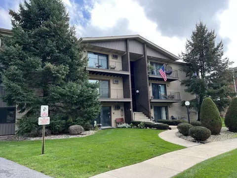 12825 Carriage Ln #1A, Crestwood, IL 60445