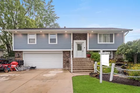 706 Hayward Ave, Streamwood, IL 60107