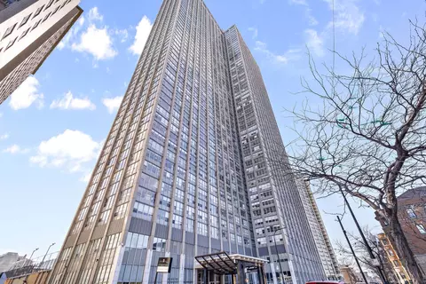 655 W Irving Park Rd #3416, Chicago, IL 60613