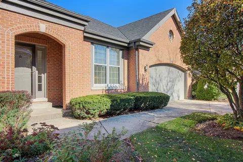 190 Ashfield Ct, Bloomingdale, IL 60108