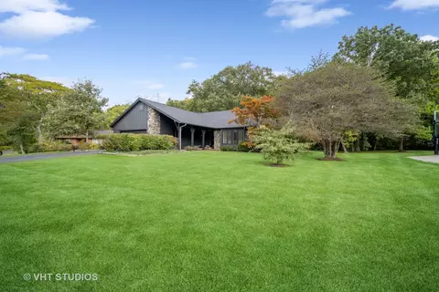 14 Yorkshire Dr, Lincolnshire, IL 60069