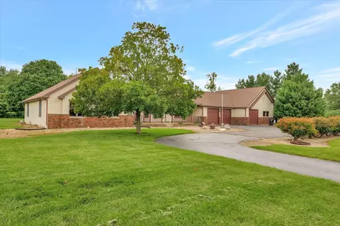 2105 Belmont Park Ln, Champaign, IL 61822