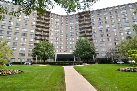 6933 N Kedzie Ave #204, Chicago, IL 60645