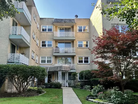 710 Oakton St #102, Evanston, IL 60202
