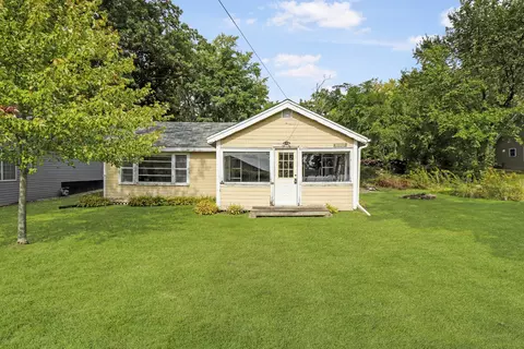 23222 W Lake Shore Dr, Antioch, IL 60002