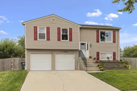 20704 S Birchwood Ln, Frankfort, IL 60423