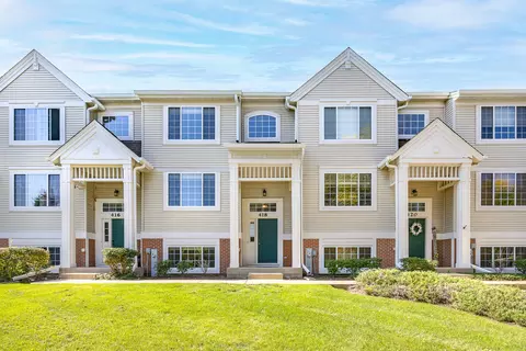 418 Cary Woods Cir, Cary, IL 60013