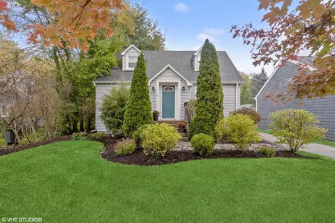123 Edgewood Ave, Crystal Lake, IL 60014