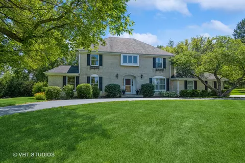 81 Vista Ln, Lake Barrington, IL 60010