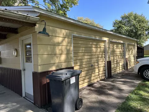 409 N Mill St, Camargo, IL 61919 photo 3