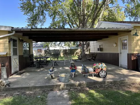 409 N Mill St, Camargo, IL 61919 photo 2