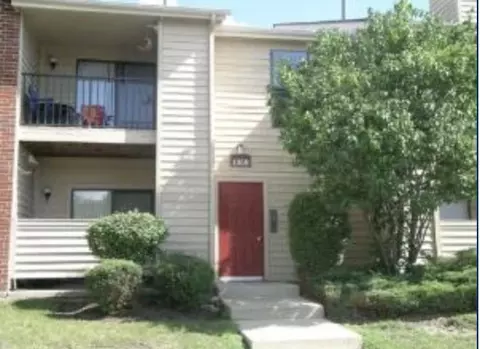 1959 N Hicks Rd #104, Palatine, IL 60074