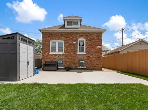 6239 S Moody Ave, Chicago, IL 60638