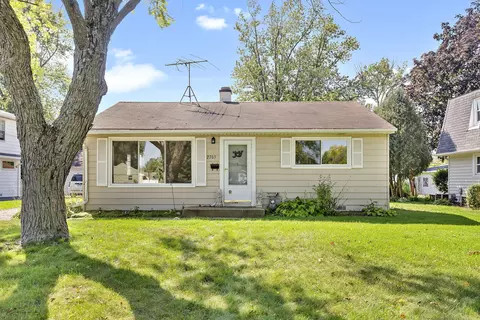 2703 Campbell St, Rolling Meadows, IL 60008 photo 2
