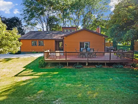 38 W046 Heatherfield Dr, Elgin, IL 60124