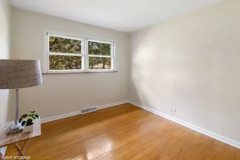 1329 Phoenix Dr, Des Plaines, IL 60018 photo 11