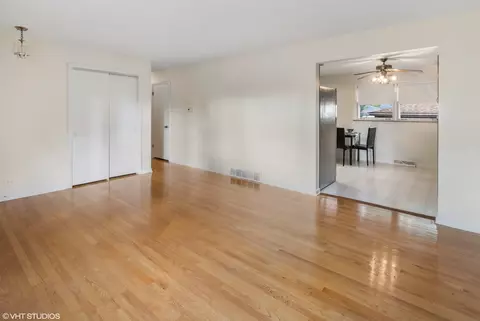 1329 Phoenix Dr, Des Plaines, IL 60018 photo 4