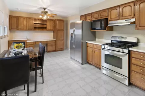 1329 Phoenix Dr, Des Plaines, IL 60018 photo 6