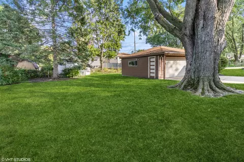 1329 Phoenix Dr, Des Plaines, IL 60018 photo 13