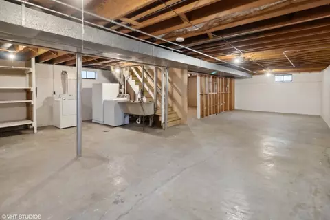 1329 Phoenix Dr, Des Plaines, IL 60018 photo 12
