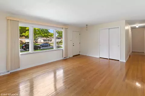 1329 Phoenix Dr, Des Plaines, IL 60018 photo 2