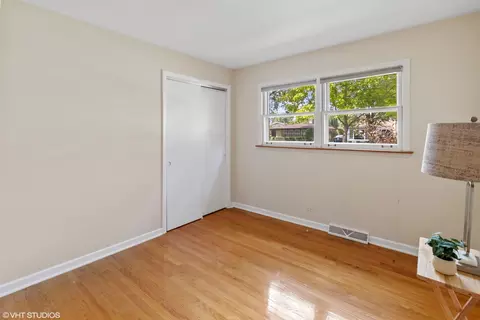 1329 Phoenix Dr, Des Plaines, IL 60018 photo 10