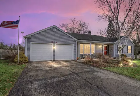 1332 Garden Ct, Batavia, IL 60510