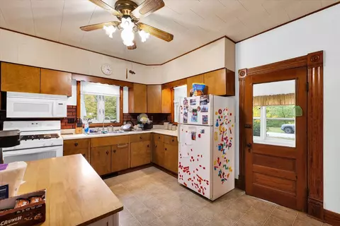 210 E Railroad Ave, Elliott, IL 60933 photo 6