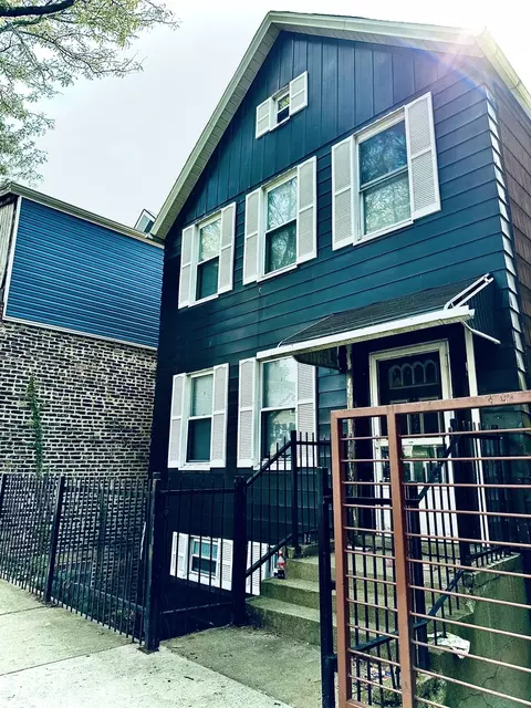 1145 W 17th St, Chicago, IL 60608