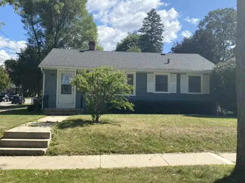 741 Cedar Ave, Elgin, IL 60120