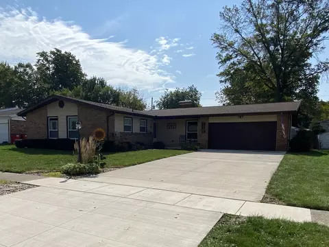 1211 Devonshire Dr, Champaign, IL 61821