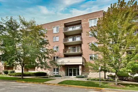 1378 Perry St #407, Des Plaines, IL 60016