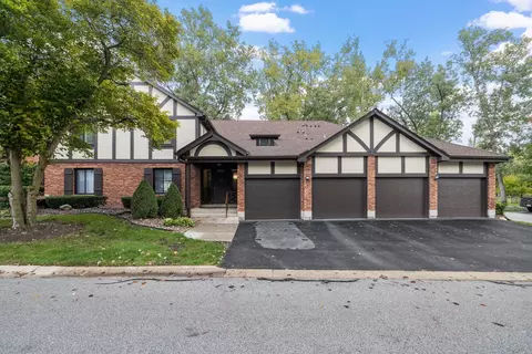 11241 Cottonwood Dr #33D, Palos Hills, IL 60465